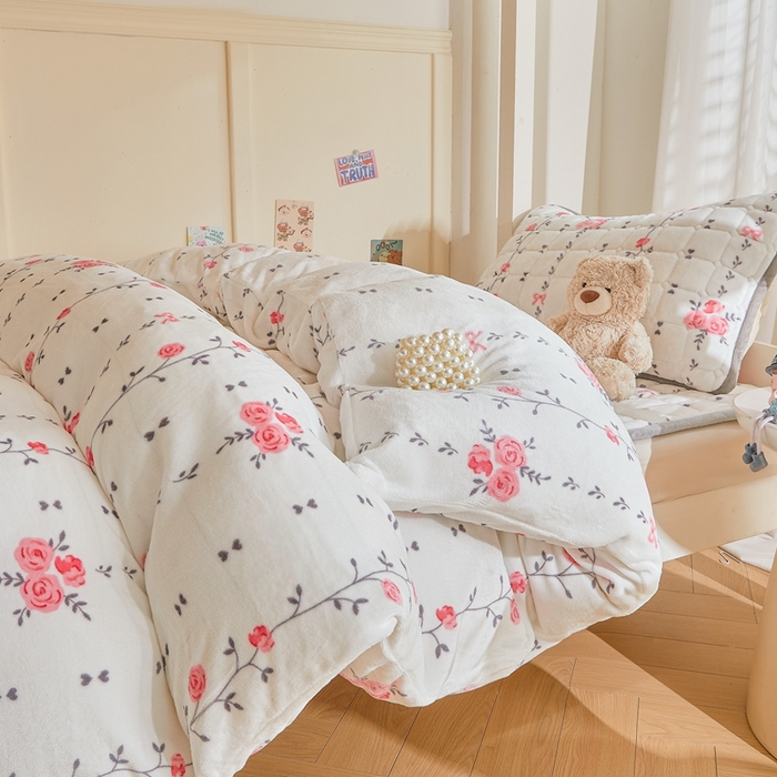91家纺网 家纺一手货源 找家纺 雅萱家纺 2025新款牛奶绒学生床垫三件套 牛奶绒床垫三件套-花枝曼舞