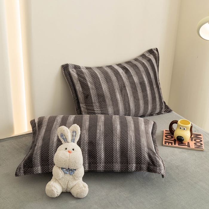 91家纺网 家纺一手货源 找家纺 倾慕家纺 2026新款立体菠萝格印花单枕套 个性灰