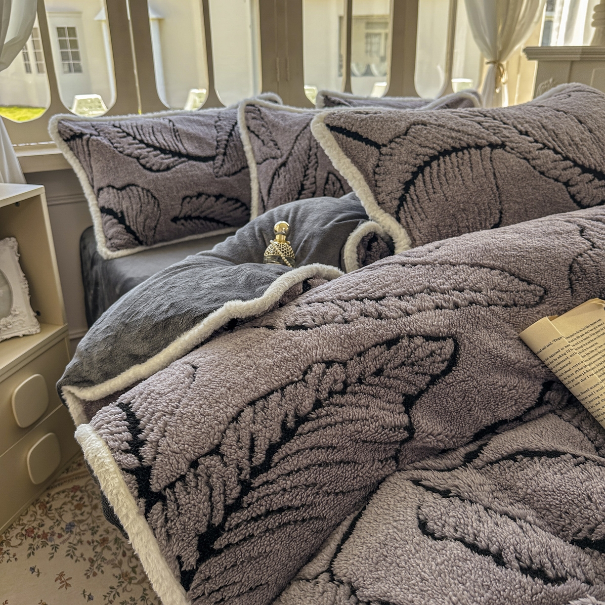 91家纺网 家纺一手货源 找家纺 新印象 2025新款阳离子绒牛奶绒保暖四件套 包边款阳离子绒-樊林深灰