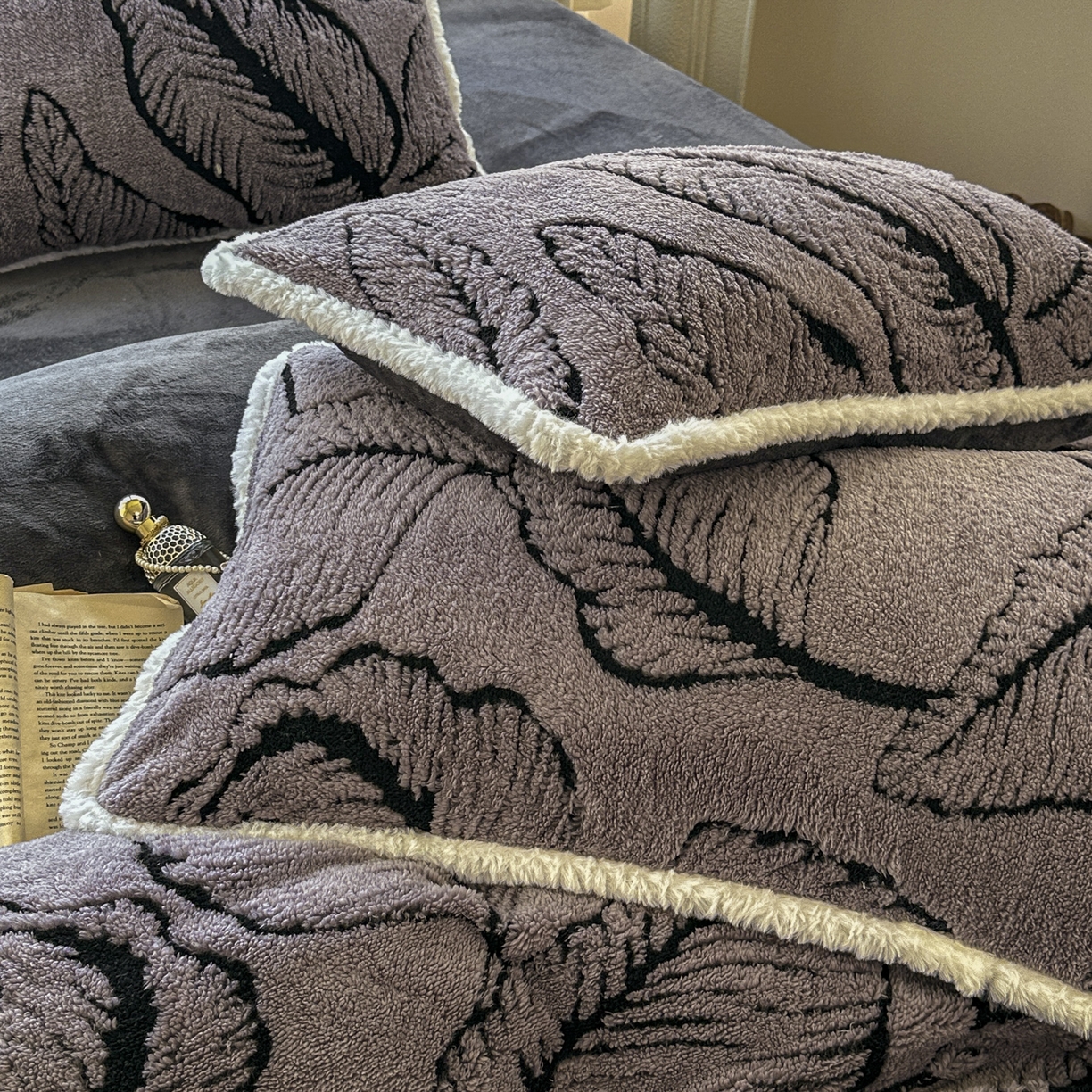 91家纺网 家纺一手货源 找家纺 新印象 2025新款阳离子绒牛奶绒保暖四件套 包边款阳离子绒-樊林深灰