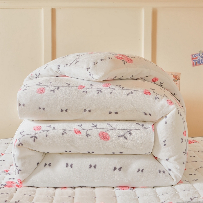 91家纺网 家纺一手货源 找家纺 雅萱家纺 2025新款牛奶绒学生床垫三件套 牛奶绒床垫三件套-花枝曼舞