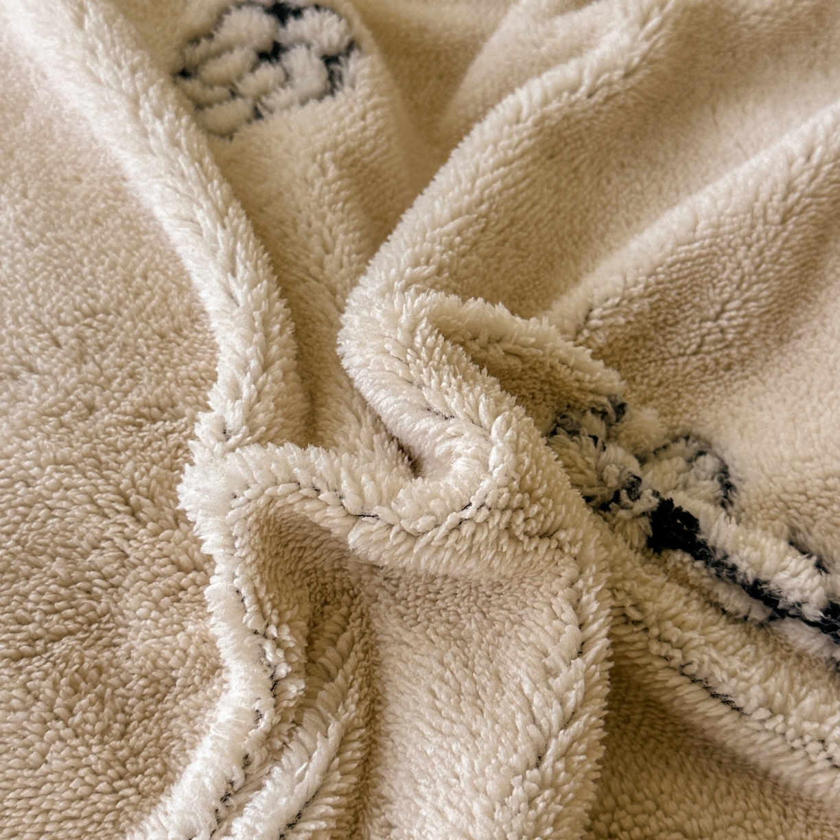 91家纺网 家纺一手货源 找家纺 新印象 2025新款阳离子绒牛奶绒保暖四件套 包边款阳离子绒-赫本