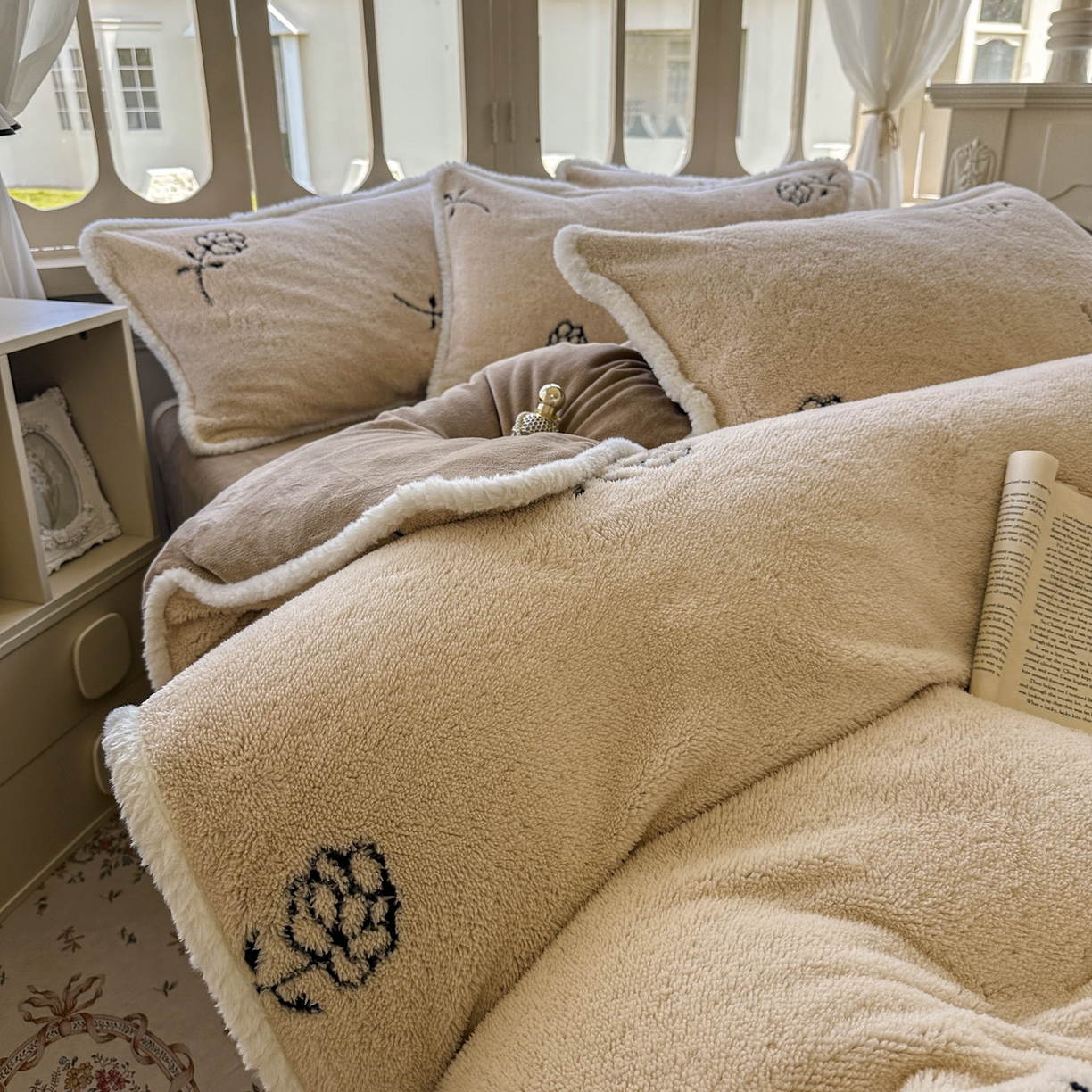 91家纺网 家纺一手货源 找家纺 新印象 2025新款阳离子绒牛奶绒保暖四件套 包边款阳离子绒-赫本