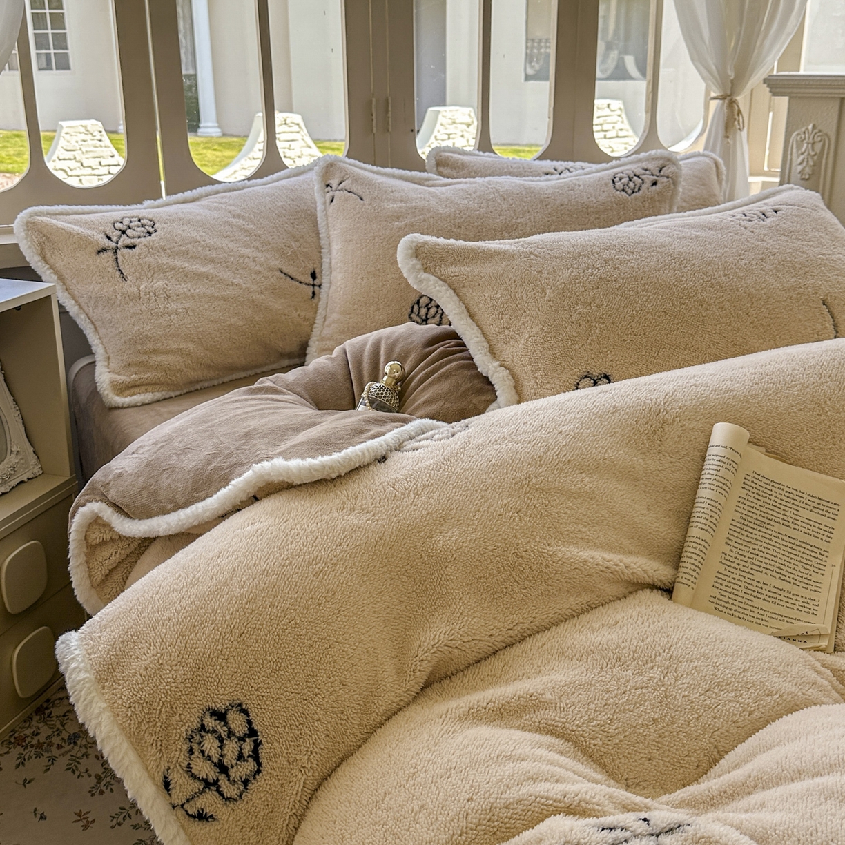 91家纺网 家纺一手货源 找家纺 新印象 2025新款阳离子绒牛奶绒保暖四件套 包边款阳离子绒-赫本