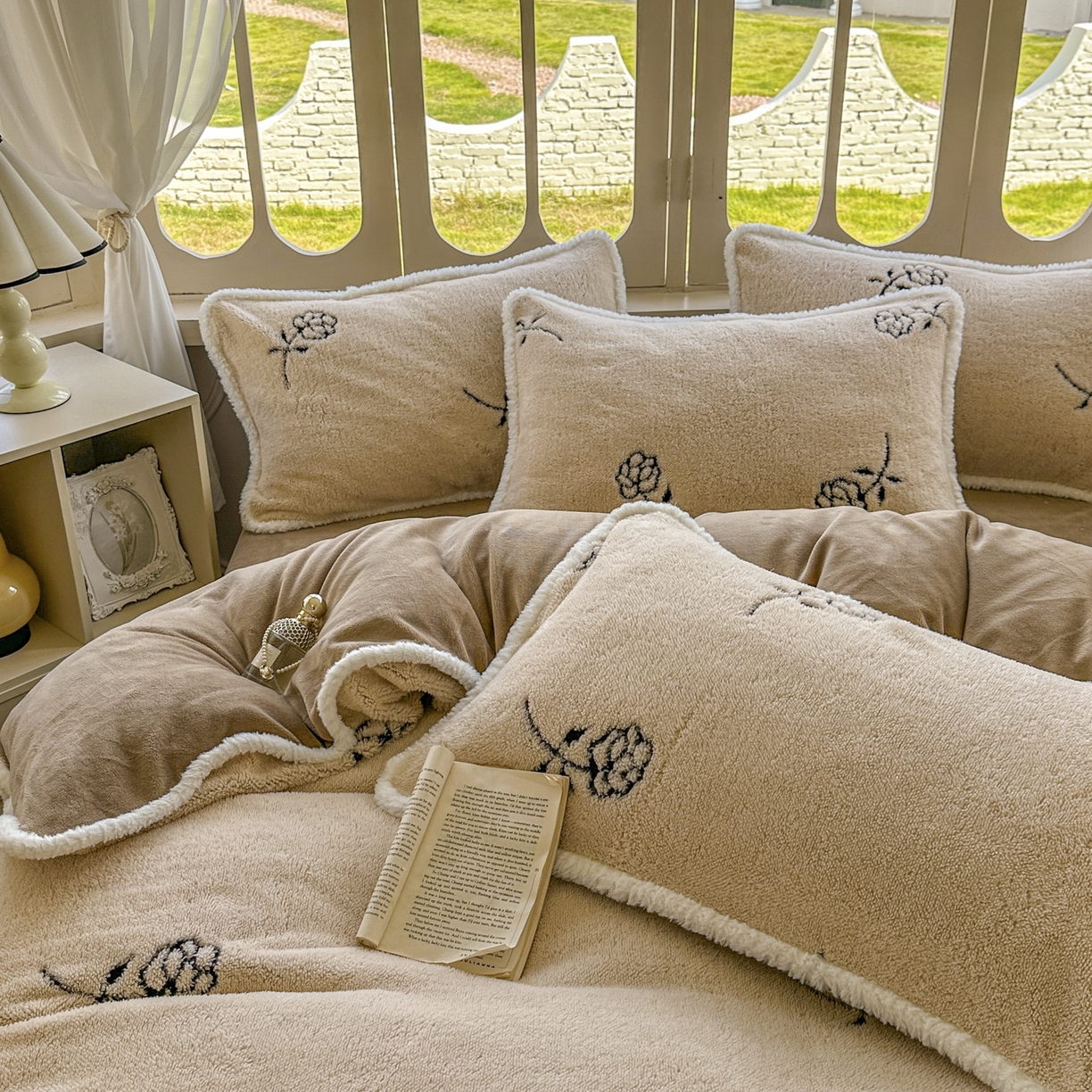 91家纺网 家纺一手货源 找家纺 新印象 2025新款阳离子绒牛奶绒保暖四件套 包边款阳离子绒-赫本