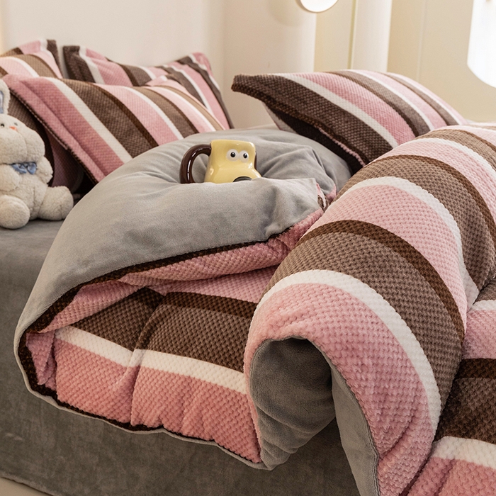 91家纺网 家纺一手货源 找家纺 倾慕家纺 2026新款立体菠萝格印花单枕套 自由粉