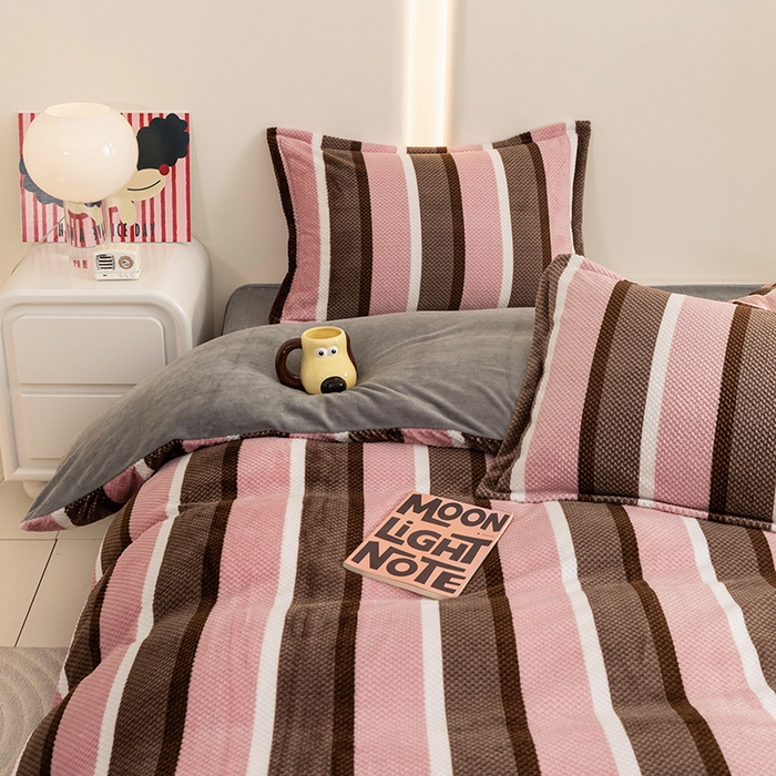 91家纺网 家纺一手货源 找家纺 倾慕家纺 2026新款立体菠萝格印花单枕套 自由粉