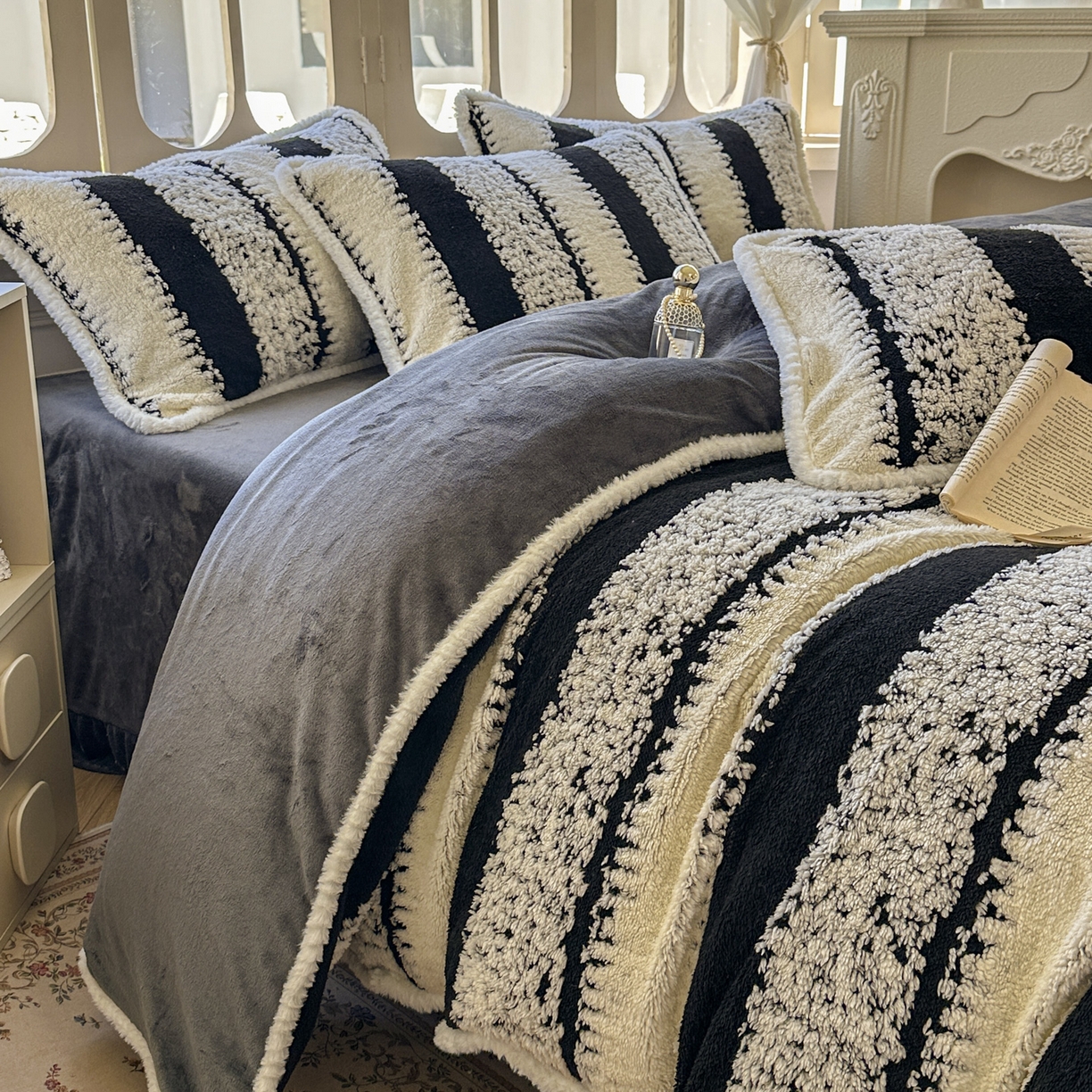 91家纺网 家纺一手货源 找家纺 新印象 2025新款阳离子绒牛奶绒保暖四件套 包边款阳离子绒-里维斯