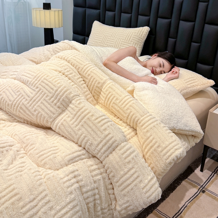 91家纺网 家纺一手货源 找家纺 蓝冰家纺 2025新款塔芙绒提花冬被被子被芯 米白色