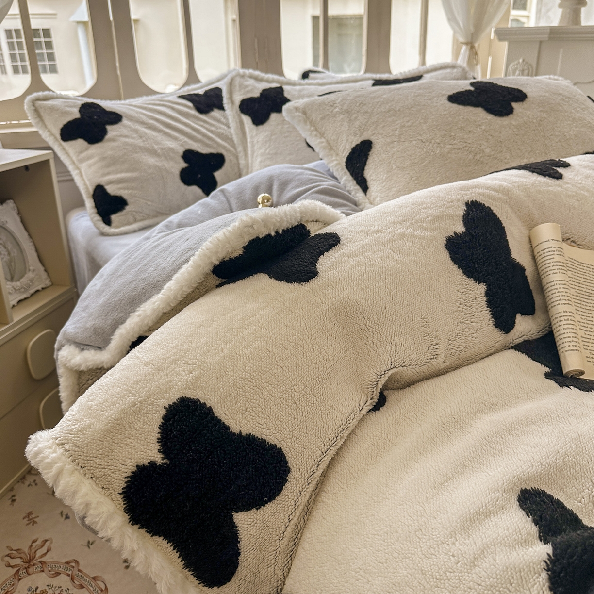 91家纺网 家纺一手货源 找家纺 新印象 2025新款阳离子绒牛奶绒保暖四件套 包边款阳离子绒-琳蝶