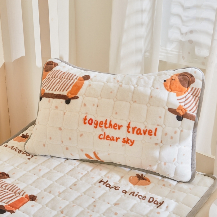 91家纺网 家纺一手货源 找家纺 雅萱家纺 2025新款牛奶绒学生床垫三件套 牛奶绒床垫三件套-滑板狗狗