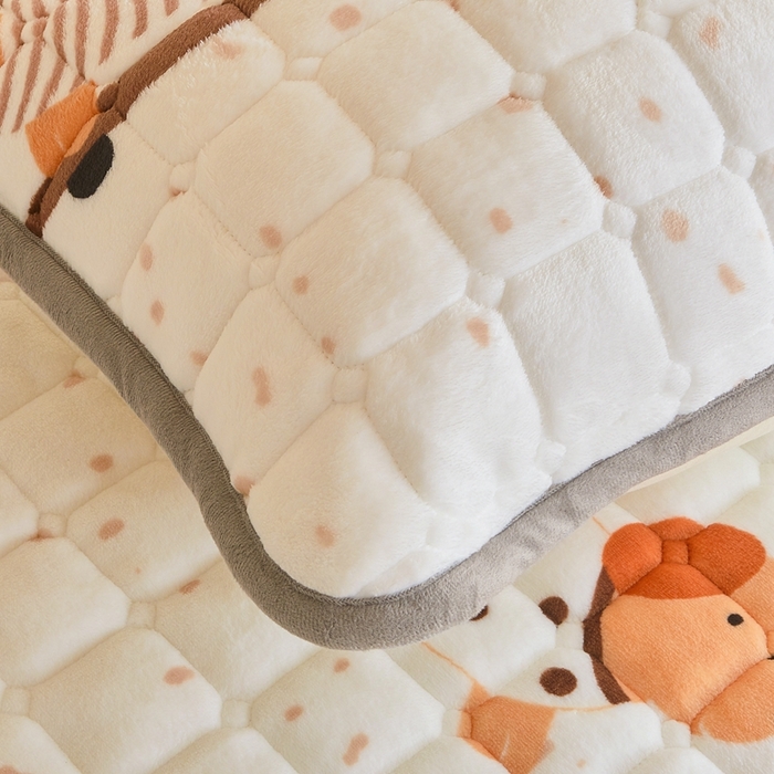 91家纺网 家纺一手货源 找家纺 雅萱家纺 2025新款牛奶绒学生床垫三件套 牛奶绒床垫三件套-滑板狗狗