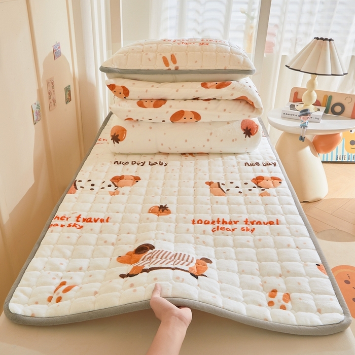 91家纺网 家纺一手货源 找家纺 雅萱家纺 2025新款牛奶绒学生床垫三件套 牛奶绒床垫三件套-滑板狗狗