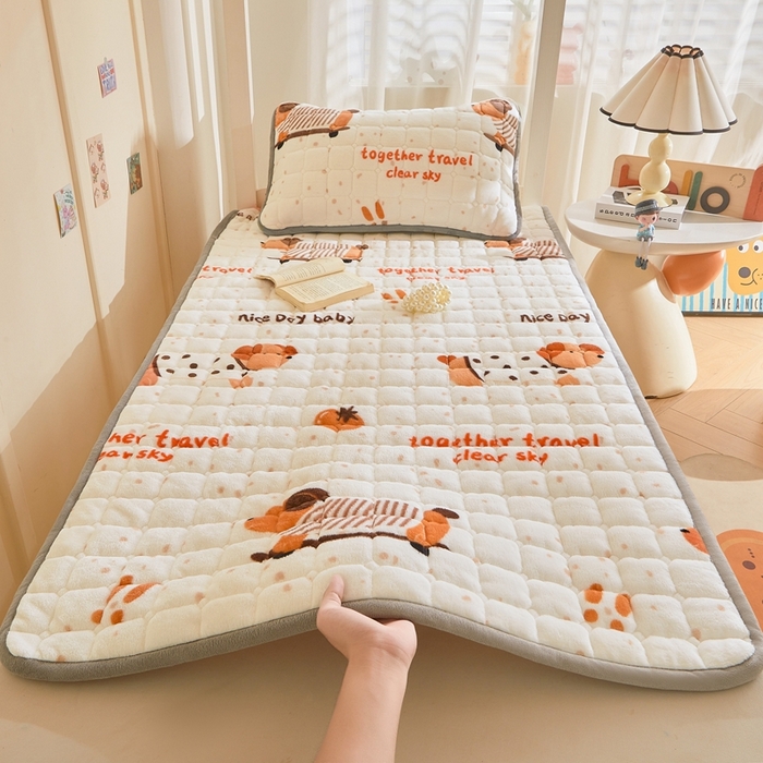 91家纺网 家纺一手货源 找家纺 雅萱家纺 2025新款牛奶绒学生床垫三件套 牛奶绒床垫三件套-滑板狗狗