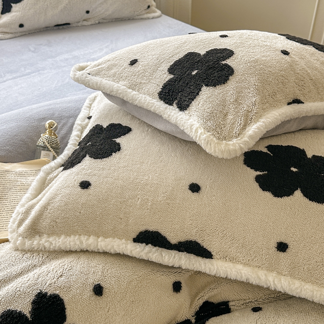 91家纺网 家纺一手货源 找家纺 新印象 2025新款阳离子绒牛奶绒保暖四件套 包边款阳离子绒-慕朵