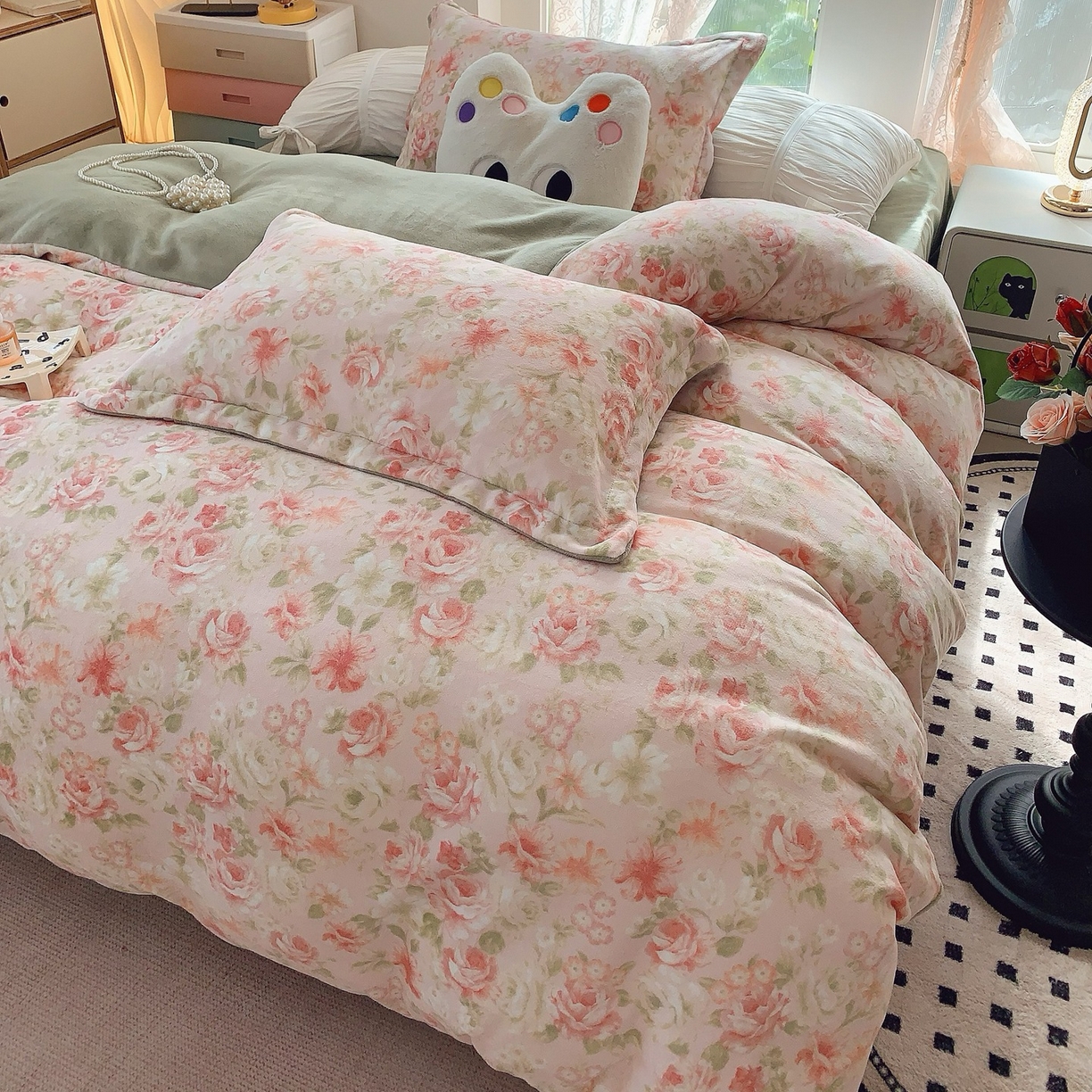 91家纺网 家纺一手货源 找家纺 奈萝家纺 2025新款加厚小清新印花牛奶绒三件套四件套 花舞轻盈