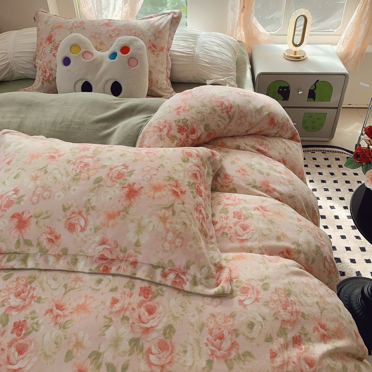 91家纺网 家纺一手货源 找家纺 奈萝家纺 2025新款加厚小清新印花牛奶绒三件套四件套 花舞轻盈