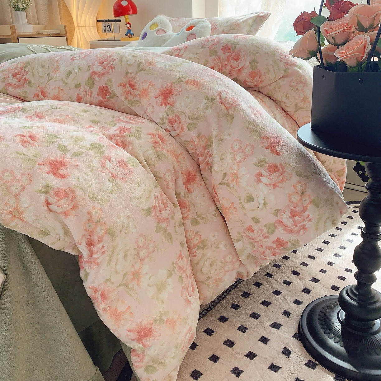 91家纺网 家纺一手货源 找家纺 奈萝家纺 2025新款加厚小清新印花牛奶绒三件套四件套 花舞轻盈