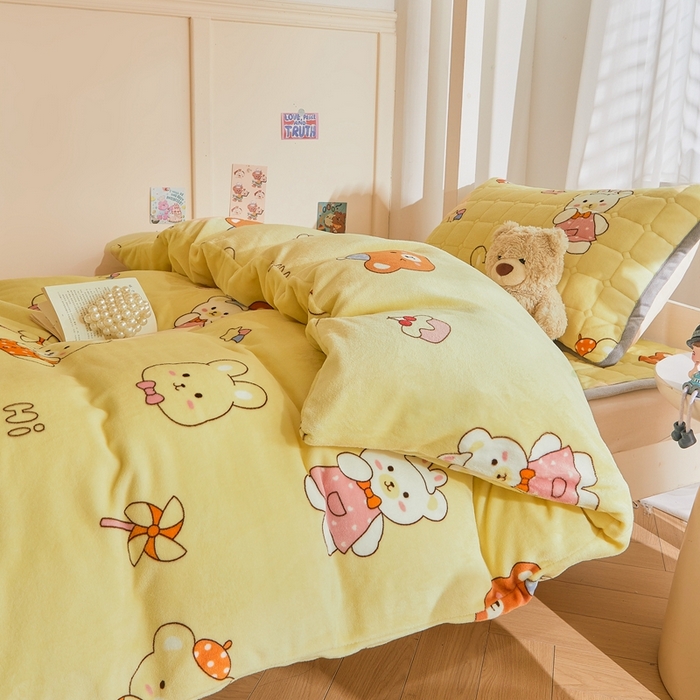 91家纺网 家纺一手货源 找家纺 雅萱家纺 2025新款牛奶绒学生床垫三件套 牛奶绒床垫三件套-可爱小熊