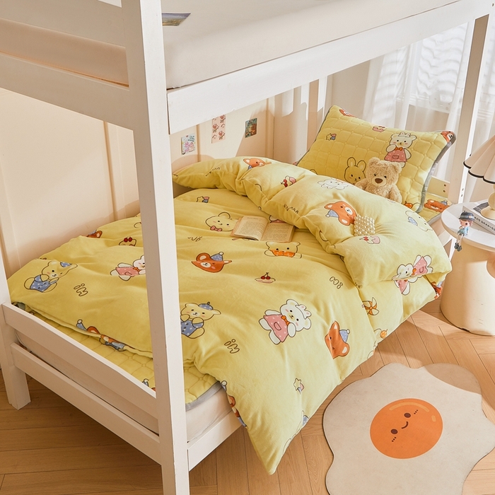 91家纺网 家纺一手货源 找家纺 雅萱家纺 2025新款牛奶绒学生床垫三件套 牛奶绒床垫三件套-可爱小熊