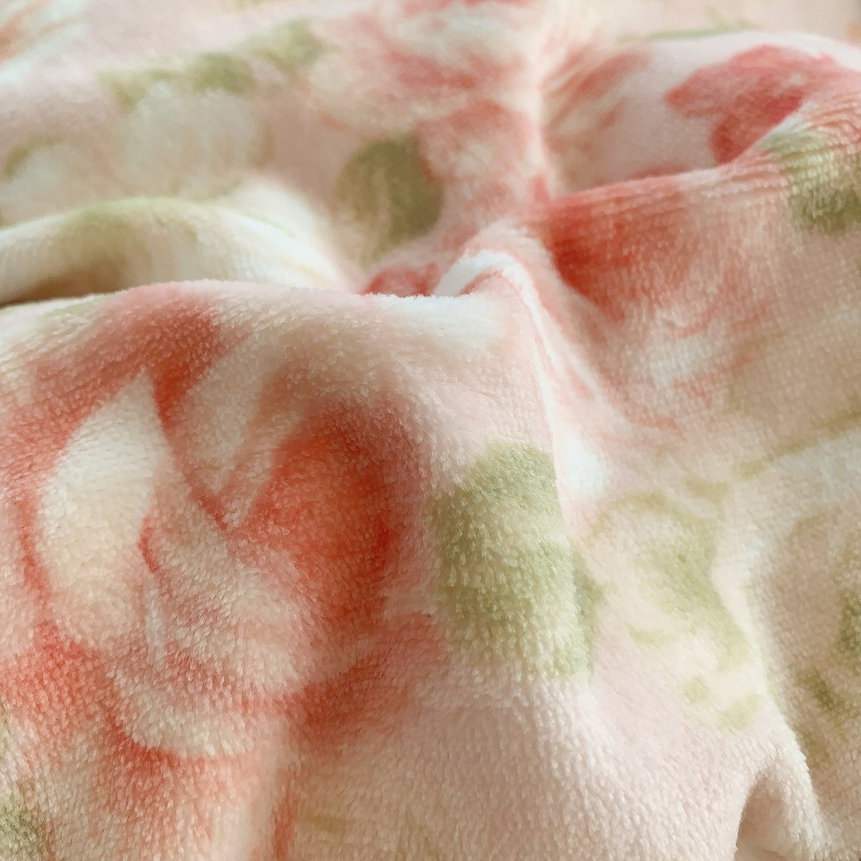 91家纺网 家纺一手货源 找家纺 奈萝家纺 2025新款加厚小清新印花牛奶绒三件套四件套 花舞轻盈