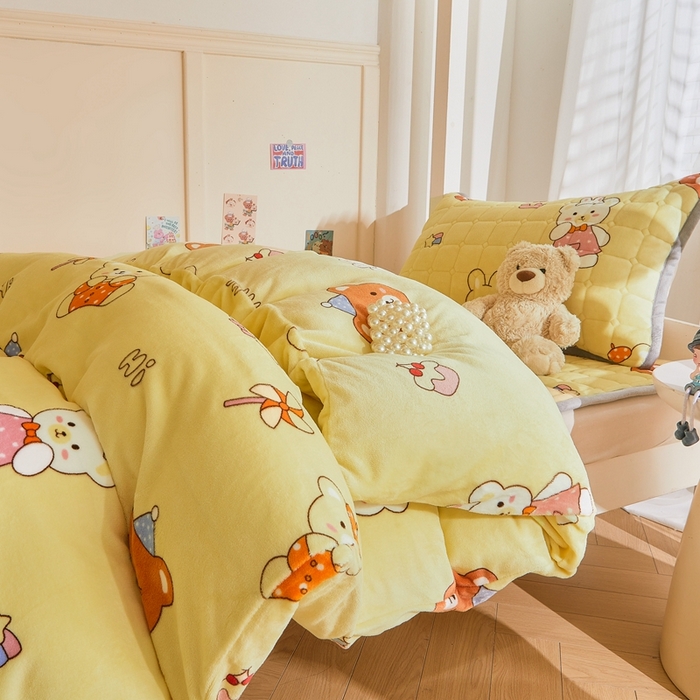 91家纺网 家纺一手货源 找家纺 雅萱家纺 2025新款牛奶绒学生床垫三件套 牛奶绒床垫三件套-可爱小熊