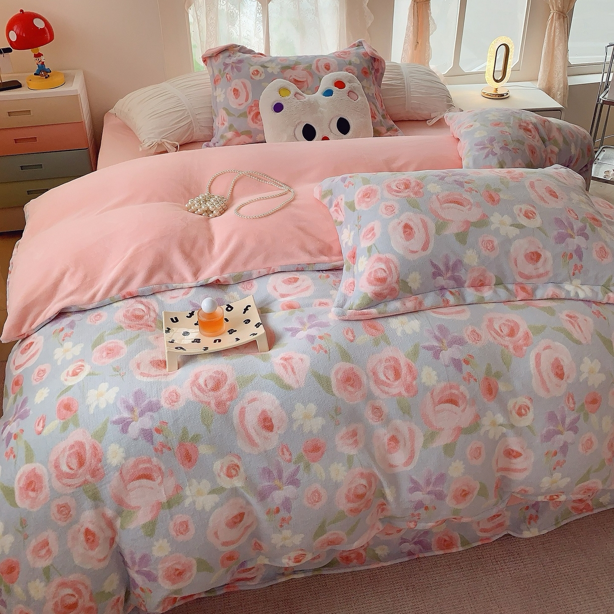 91家纺网 家纺一手货源 找家纺 奈萝家纺 2025新款加厚小清新印花牛奶绒三件套四件套 花漾情缘