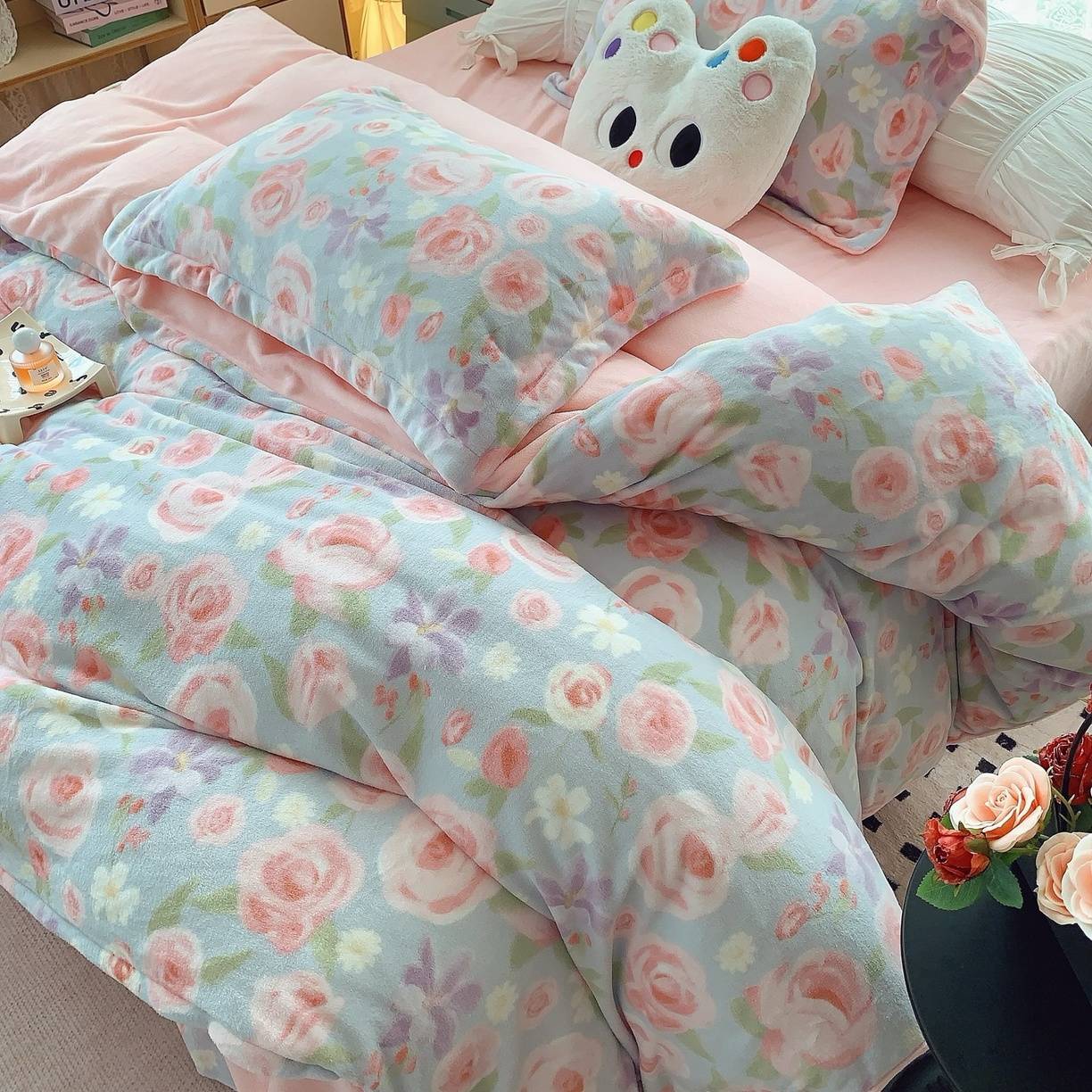 91家纺网 家纺一手货源 找家纺 奈萝家纺 2025新款加厚小清新印花牛奶绒三件套四件套 花漾情缘