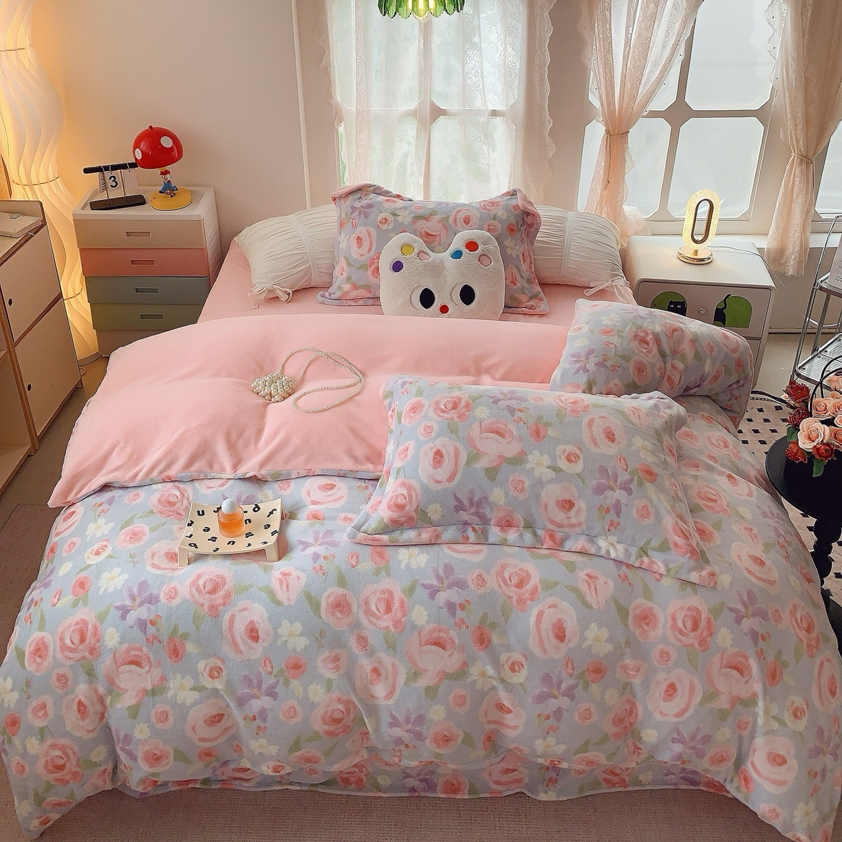 91家纺网 家纺一手货源 找家纺 奈萝家纺 2025新款加厚小清新印花牛奶绒三件套四件套 花漾情缘