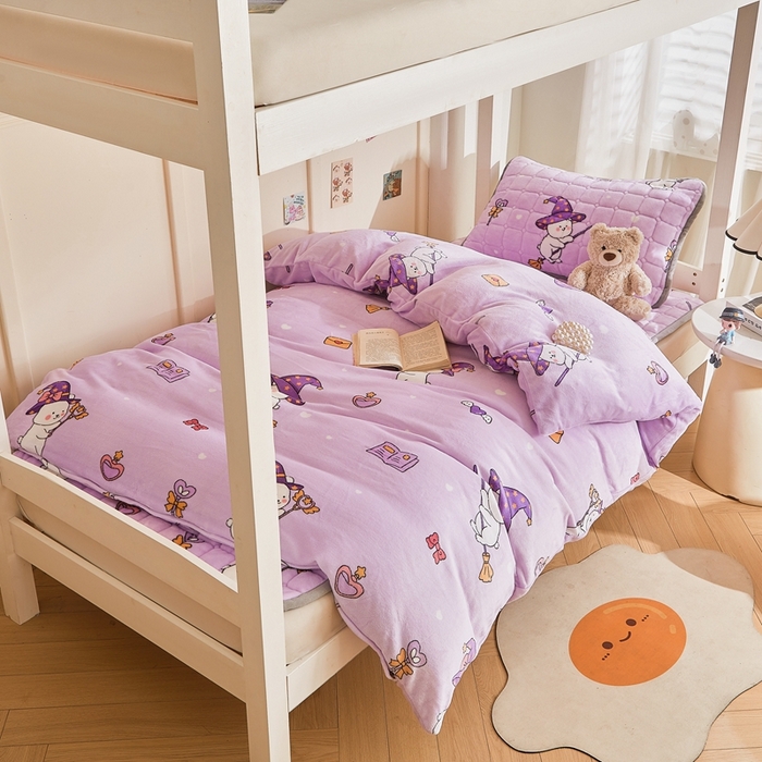 91家纺网 家纺一手货源 找家纺 雅萱家纺 2025新款牛奶绒学生床垫三件套 牛奶绒床垫三件套-魔法小兔