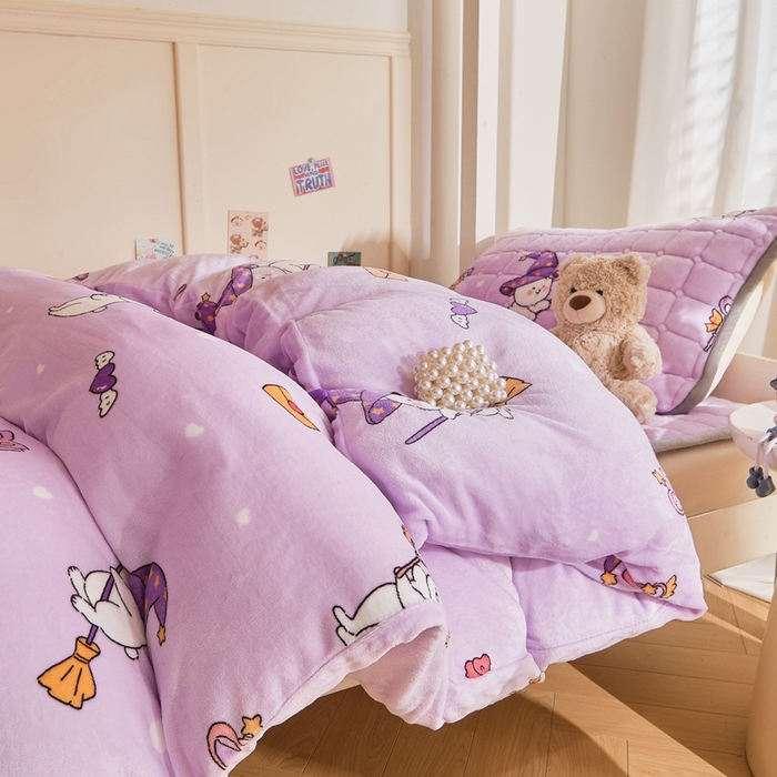 91家纺网 家纺一手货源 找家纺 雅萱家纺 2025新款牛奶绒学生床垫三件套 牛奶绒床垫三件套-魔法小兔