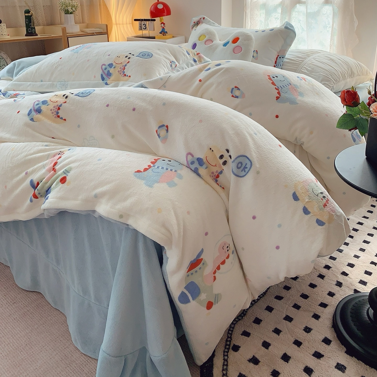 91家纺网 家纺一手货源 找家纺 奈萝家纺 2025新款加厚小清新印花牛奶绒三件套四件套 恐龙星球