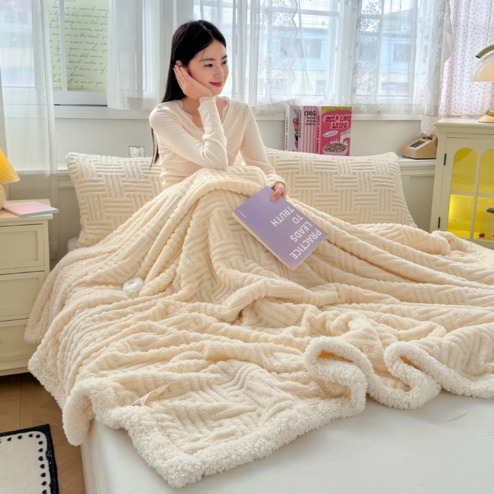 91家纺网 家纺一手货源 找家纺 蓝冰家纺 2025新款塔芙绒提花毛毯 米白色