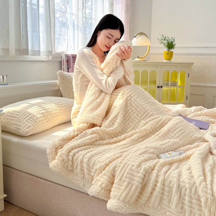 91家纺网 家纺一手货源 找家纺 蓝冰家纺 2025新款塔芙绒提花毛毯 米白色