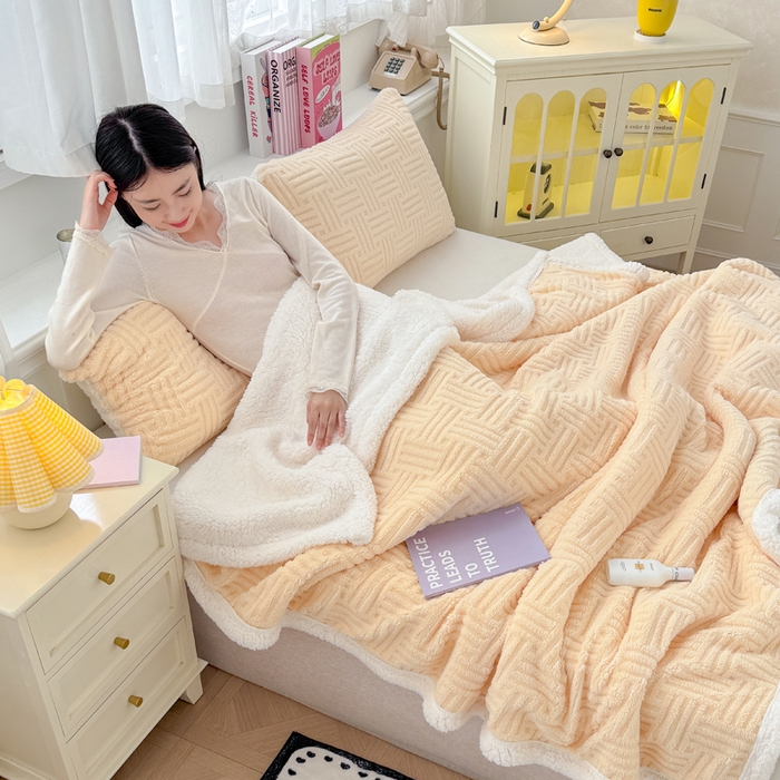 91家纺网 家纺一手货源 找家纺 蓝冰家纺 2025新款塔芙绒提花毛毯 米黄色