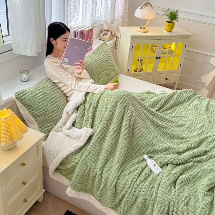 91家纺网 家纺一手货源 找家纺 蓝冰家纺 2025新款塔芙绒提花毛毯 草木绿