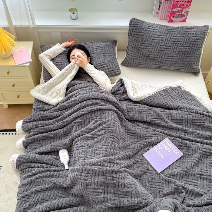 91家纺网 家纺一手货源 找家纺 蓝冰家纺 2025新款塔芙绒提花毛毯 冰川灰