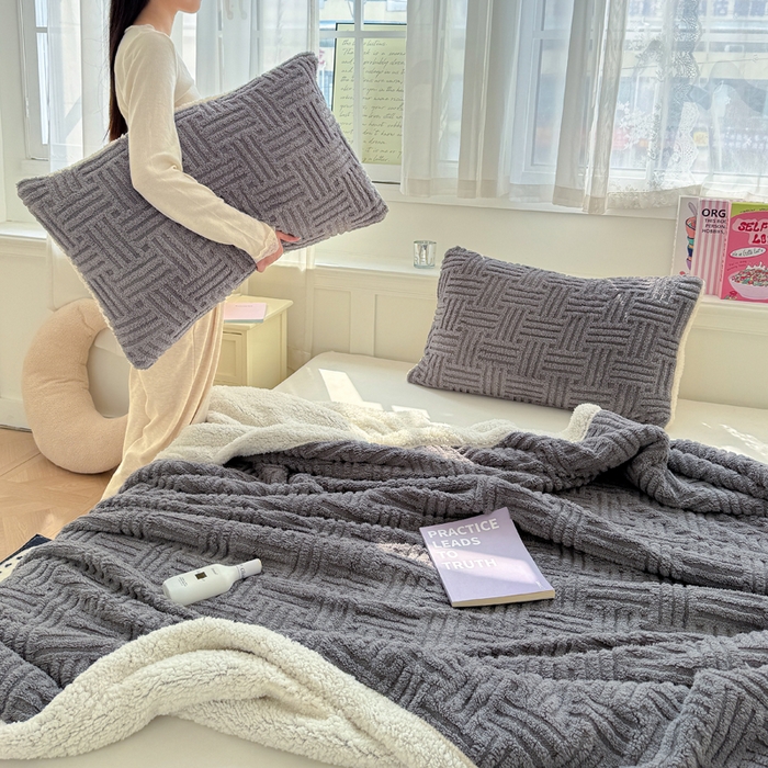 91家纺网 家纺一手货源 找家纺 蓝冰家纺 2025新款塔芙绒提花毛毯 冰川灰