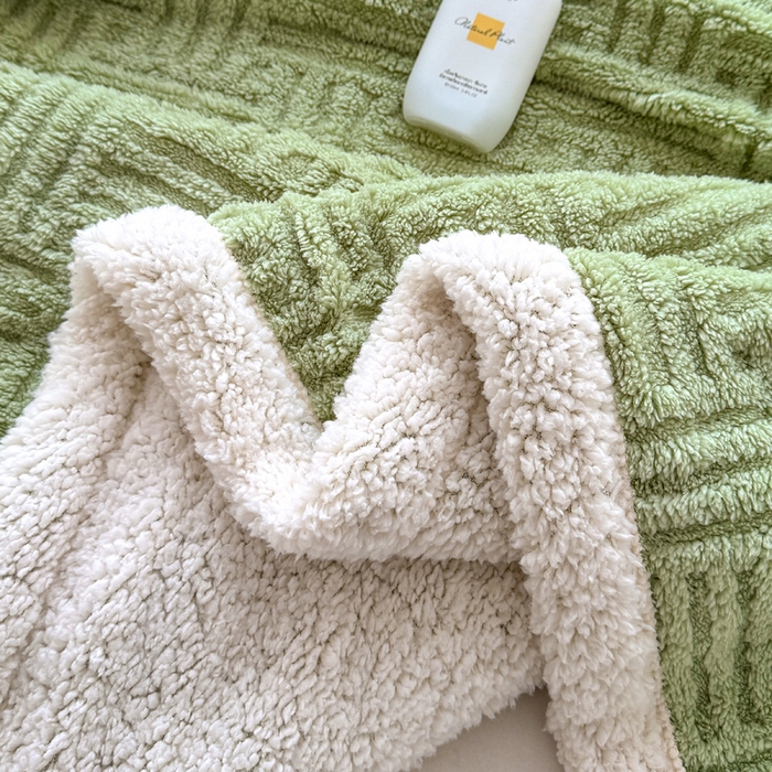 91家纺网 家纺一手货源 找家纺 蓝冰家纺 2025新款塔芙绒提花毛毯 草木绿