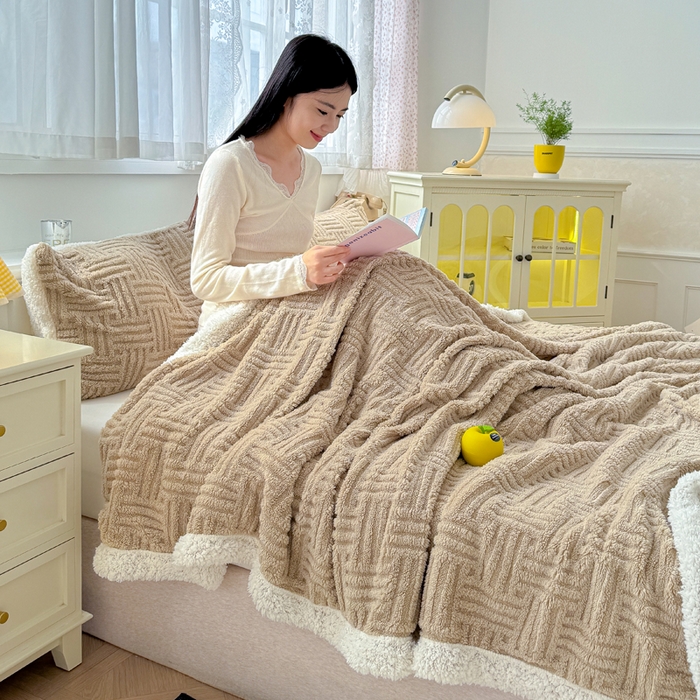 91家纺网 家纺一手货源 找家纺 蓝冰家纺 2025新款塔芙绒提花毛毯 深卡其