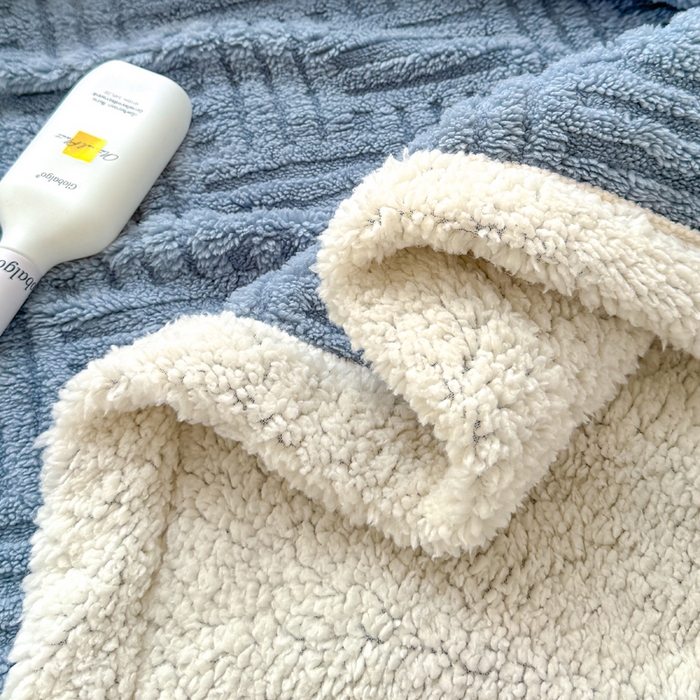 91家纺网 家纺一手货源 找家纺 蓝冰家纺 2025新款塔芙绒提花毛毯 蓝灰色