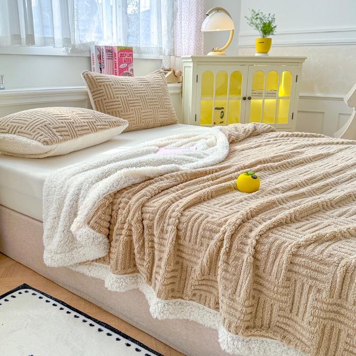 91家纺网 家纺一手货源 找家纺 蓝冰家纺 2025新款塔芙绒提花毛毯 深卡其