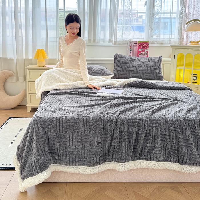 91家纺网 家纺一手货源 找家纺 蓝冰家纺 2025新款塔芙绒提花毛毯 冰川灰