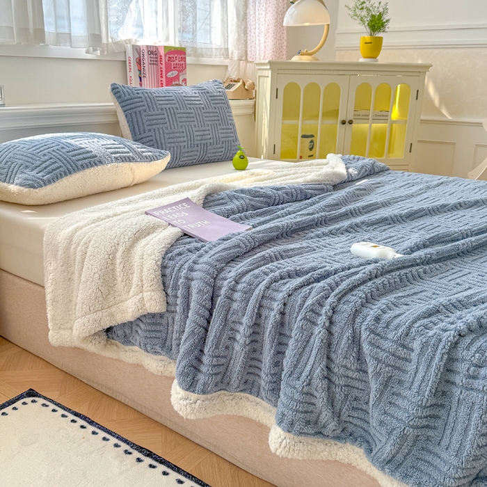 91家纺网 家纺一手货源 找家纺 蓝冰家纺 2025新款塔芙绒提花毛毯 蓝灰色