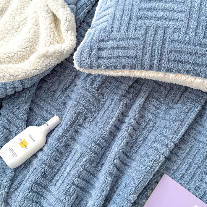 91家纺网 家纺一手货源 找家纺 蓝冰家纺 2025新款塔芙绒提花毛毯 蓝灰色