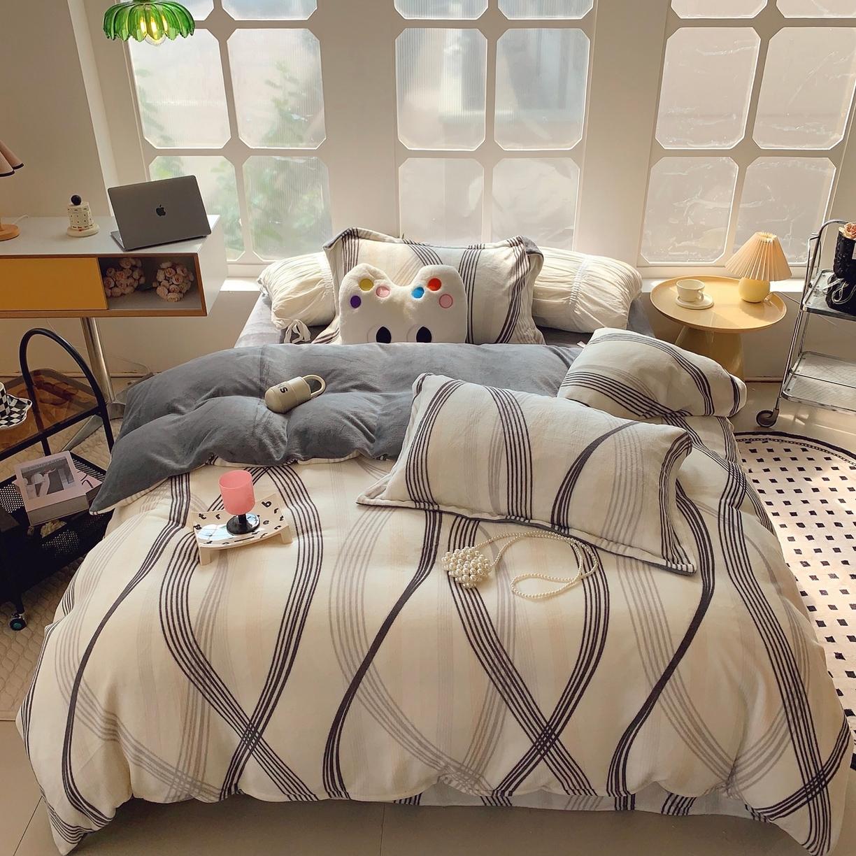 91家纺网 家纺一手货源 找家纺 奈萝家纺 2025新款加厚小清新印花牛奶绒三件套四件套 莱茵河灰