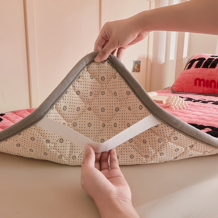 91家纺网 家纺一手货源 找家纺 雅萱家纺 2025新款牛奶绒学生床垫三件套 牛奶绒床垫三件套-平然心动