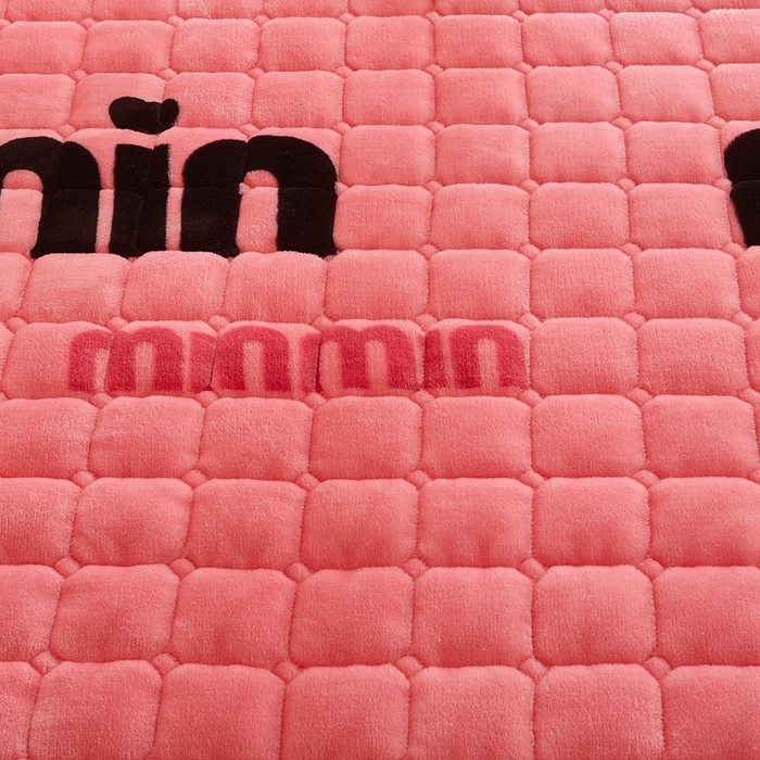 91家纺网 家纺一手货源 找家纺 雅萱家纺 2025新款牛奶绒学生床垫三件套 牛奶绒床垫三件套-平然心动