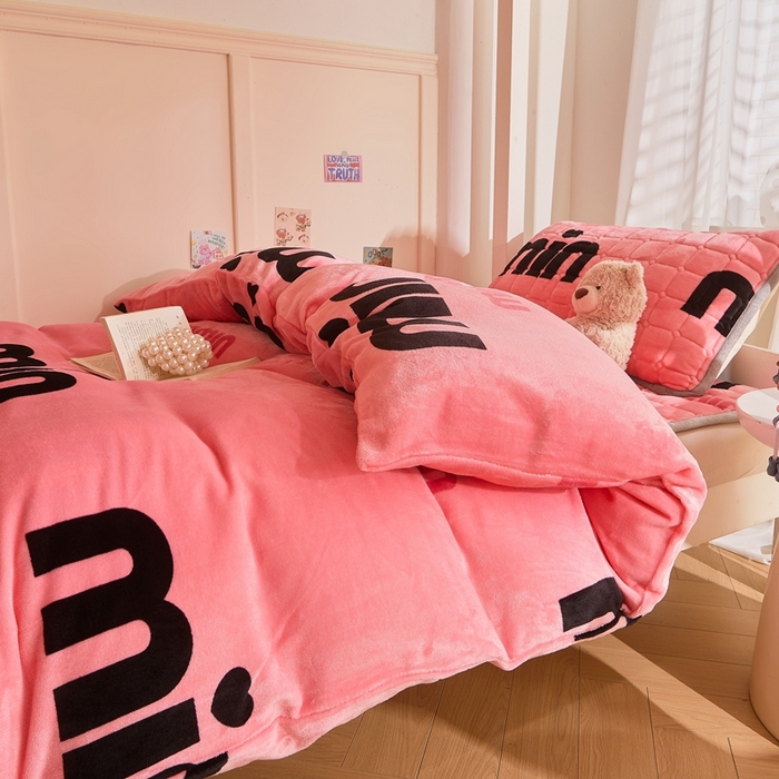 91家纺网 家纺一手货源 找家纺 雅萱家纺 2025新款牛奶绒学生床垫三件套 牛奶绒床垫三件套-平然心动