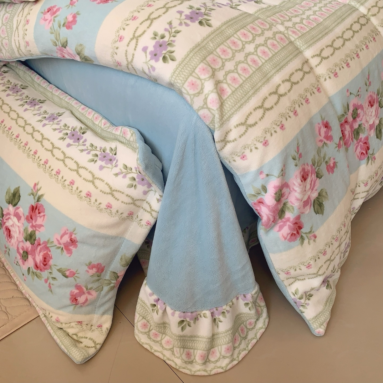 91家纺网 家纺一手货源 找家纺 奈萝家纺 2025新款加厚小清新印花牛奶绒三件套四件套 蓝色梦境